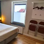 منزل للإقامة Nordseezimmer Koje - Wlan, Parkplatz, Eigenes Bad, Fahrradschuppen, Rollladen أوترندورف