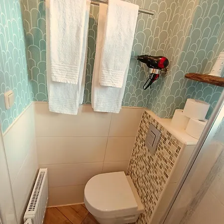 Alloggio in famiglia Nordseezimmer Koje - Wlan, Parkplatz, Eigenes Bad, Fahrradschuppen, Rollladen