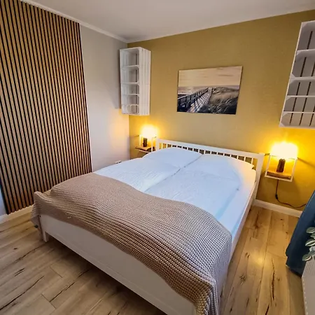 Alloggio in famiglia Nordseezimmer Koje - Wlan, Parkplatz, Eigenes Bad, Fahrradschuppen, Rollladen *